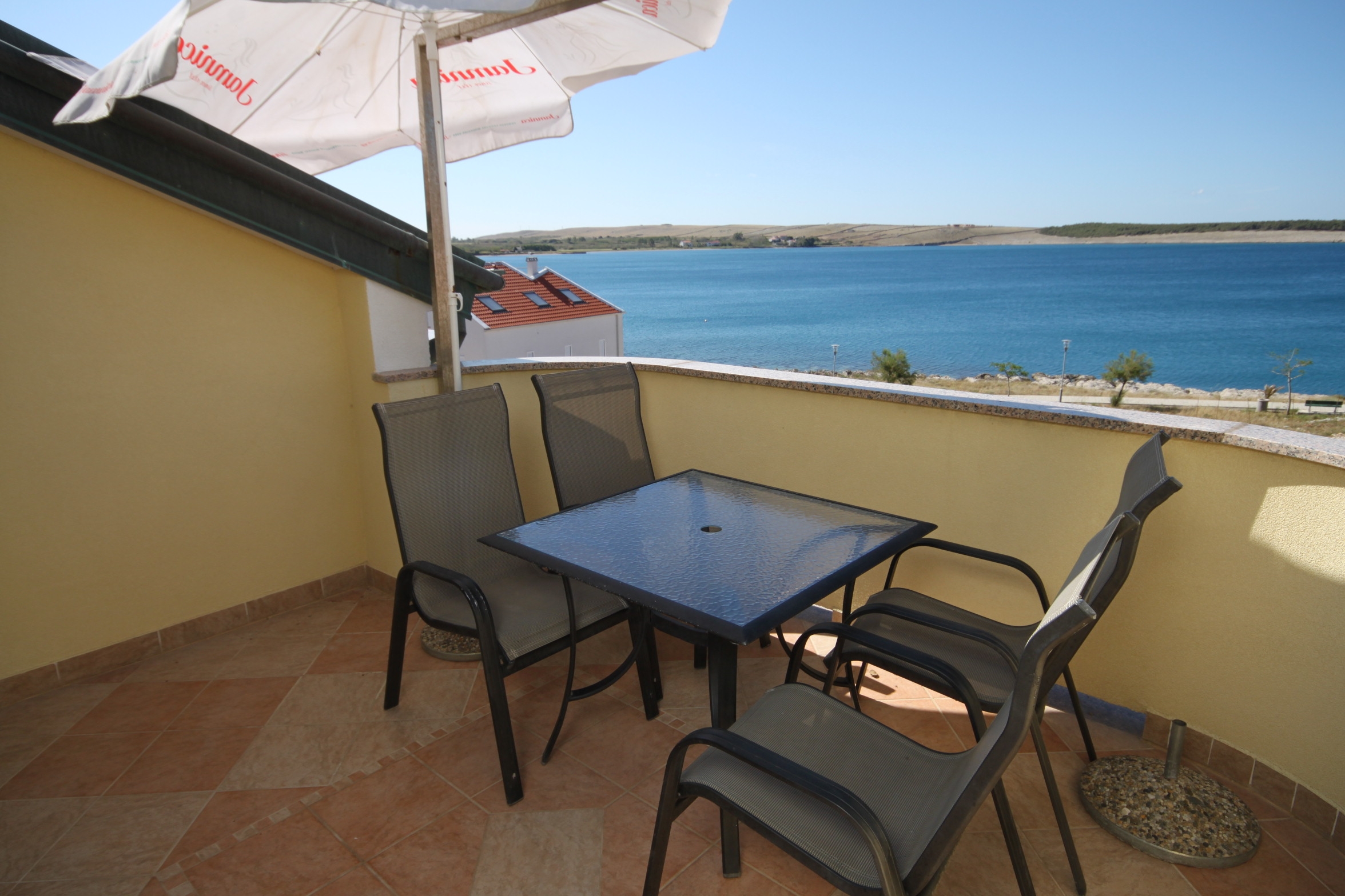 One bedroom apartment with terrace and sea view Povljana, Pag  A-e