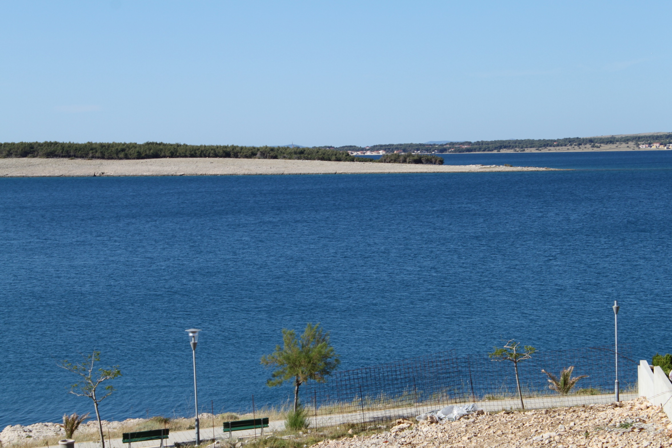 One bedroom apartment with terrace and sea view Povljana, Pag  A-e