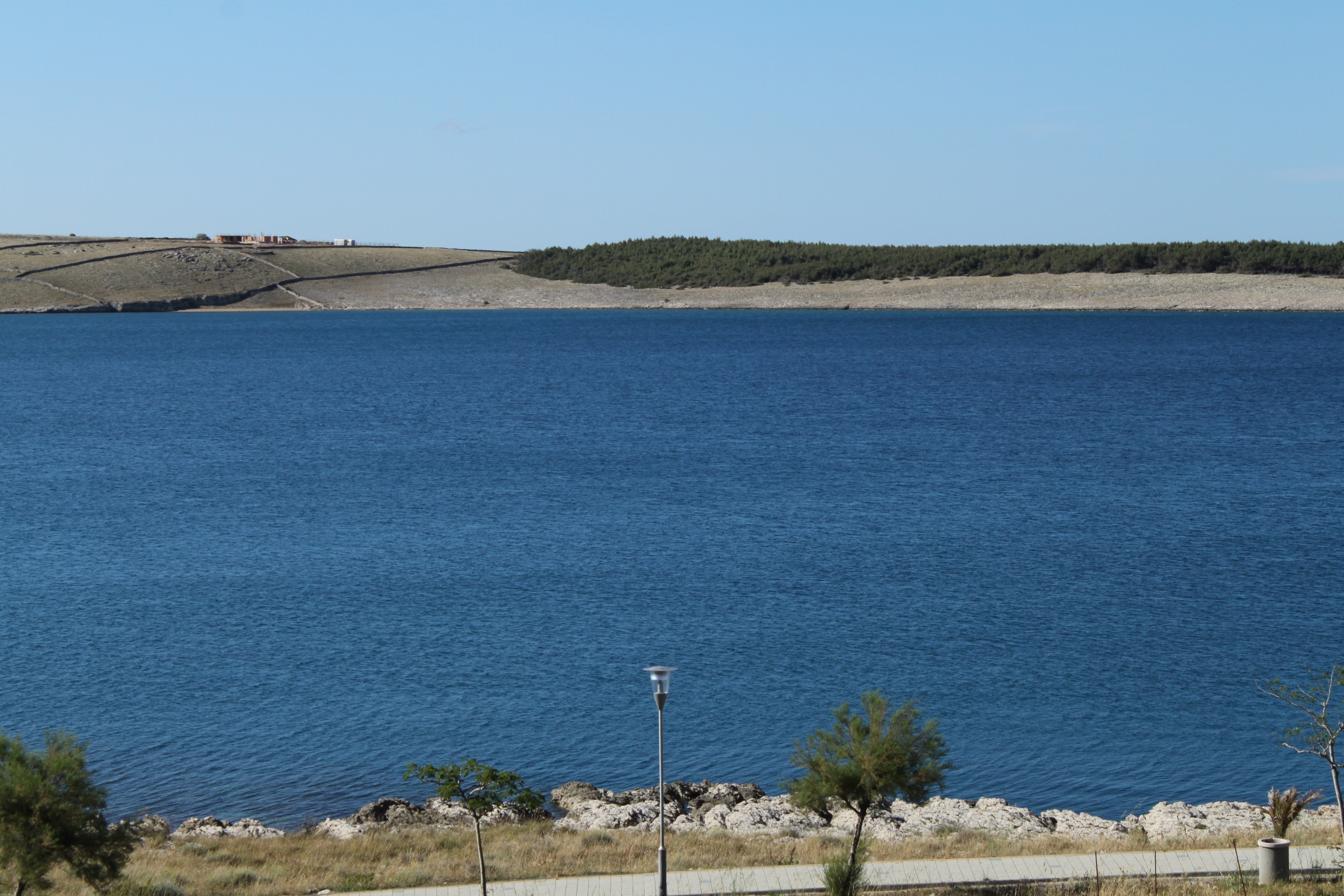 One bedroom apartment with terrace and sea view Povljana, Pag  A-e