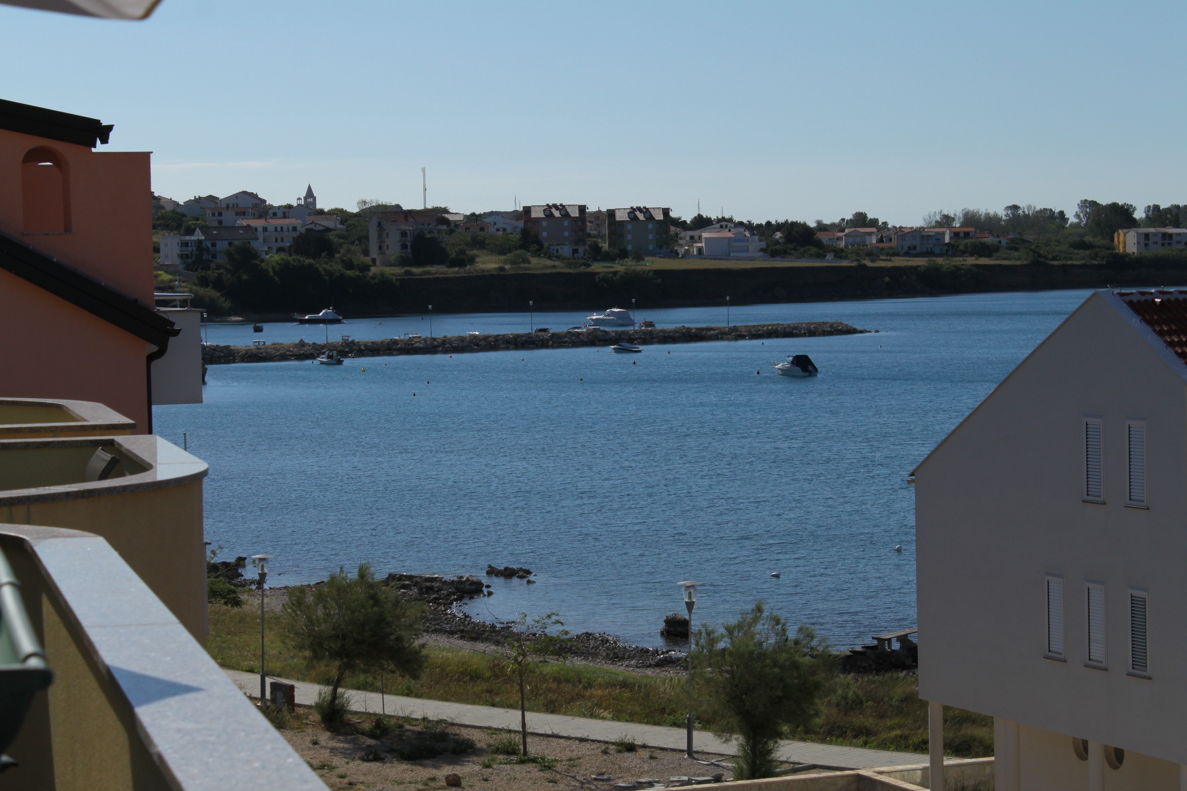 One bedroom apartment with terrace and sea view Povljana, Pag  A-e