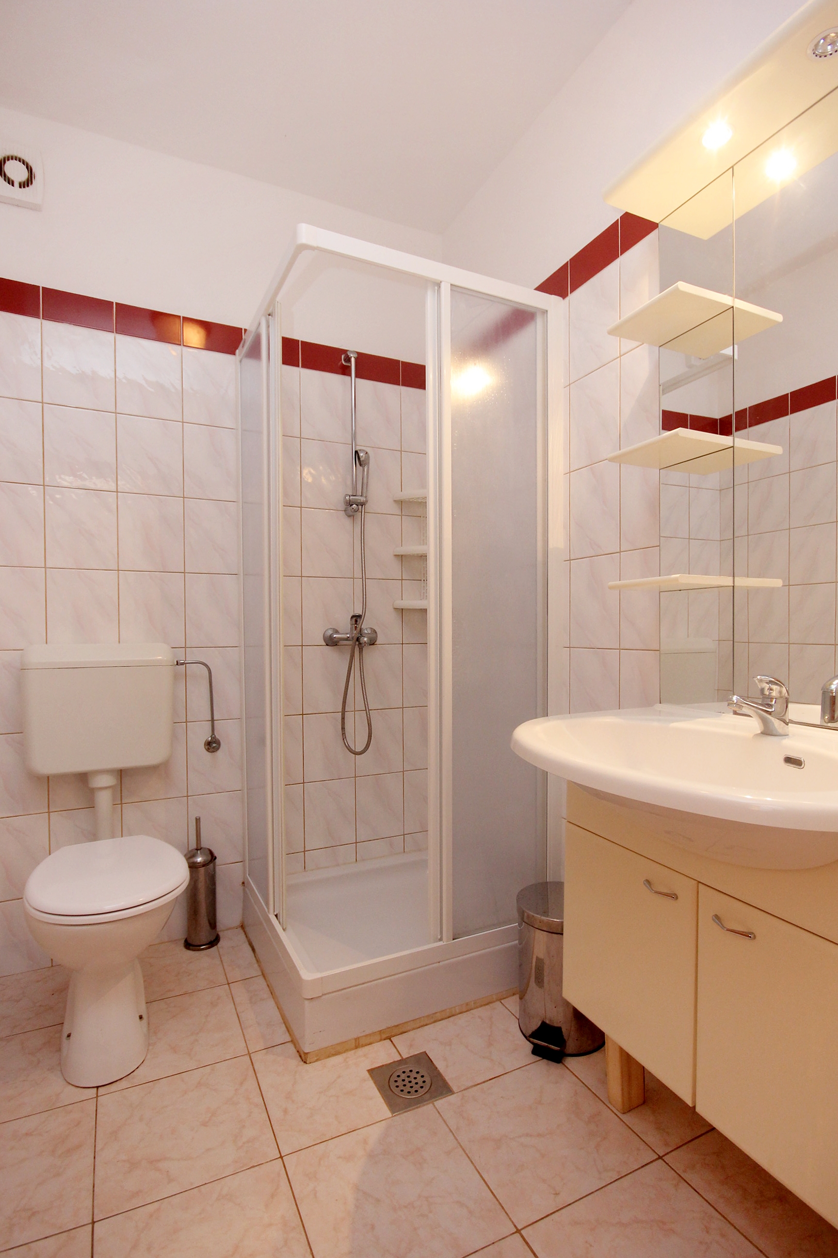 Jednosobni apartman uz plažu Lun, Pag  A-e