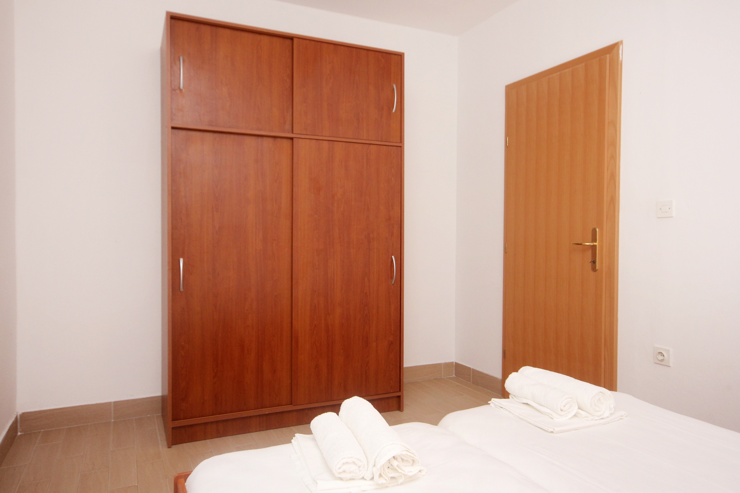 Jednosobni apartman uz plažu Lun, Pag  A-e