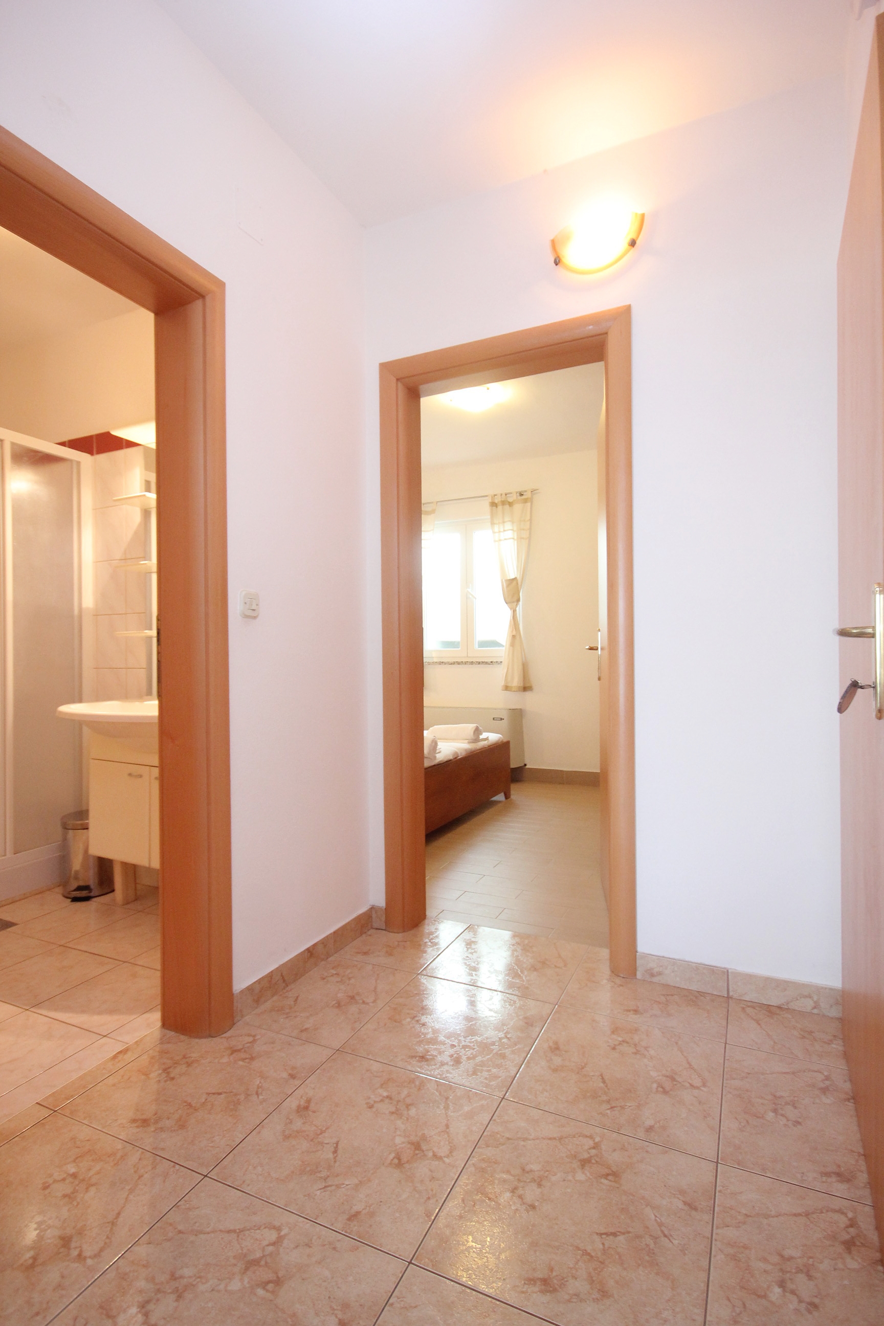 Jednosobni apartman uz plažu Lun, Pag  A-e