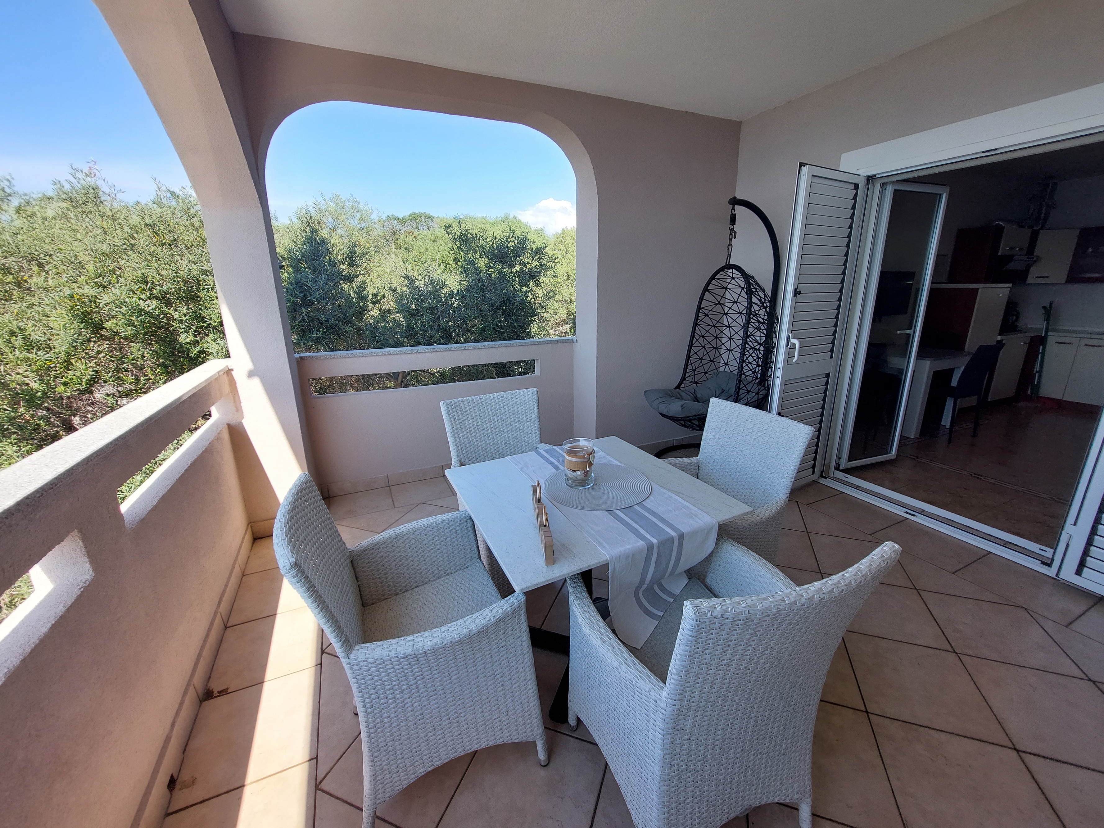 Jednosobni apartman uz plažu Lun, Pag  A-e