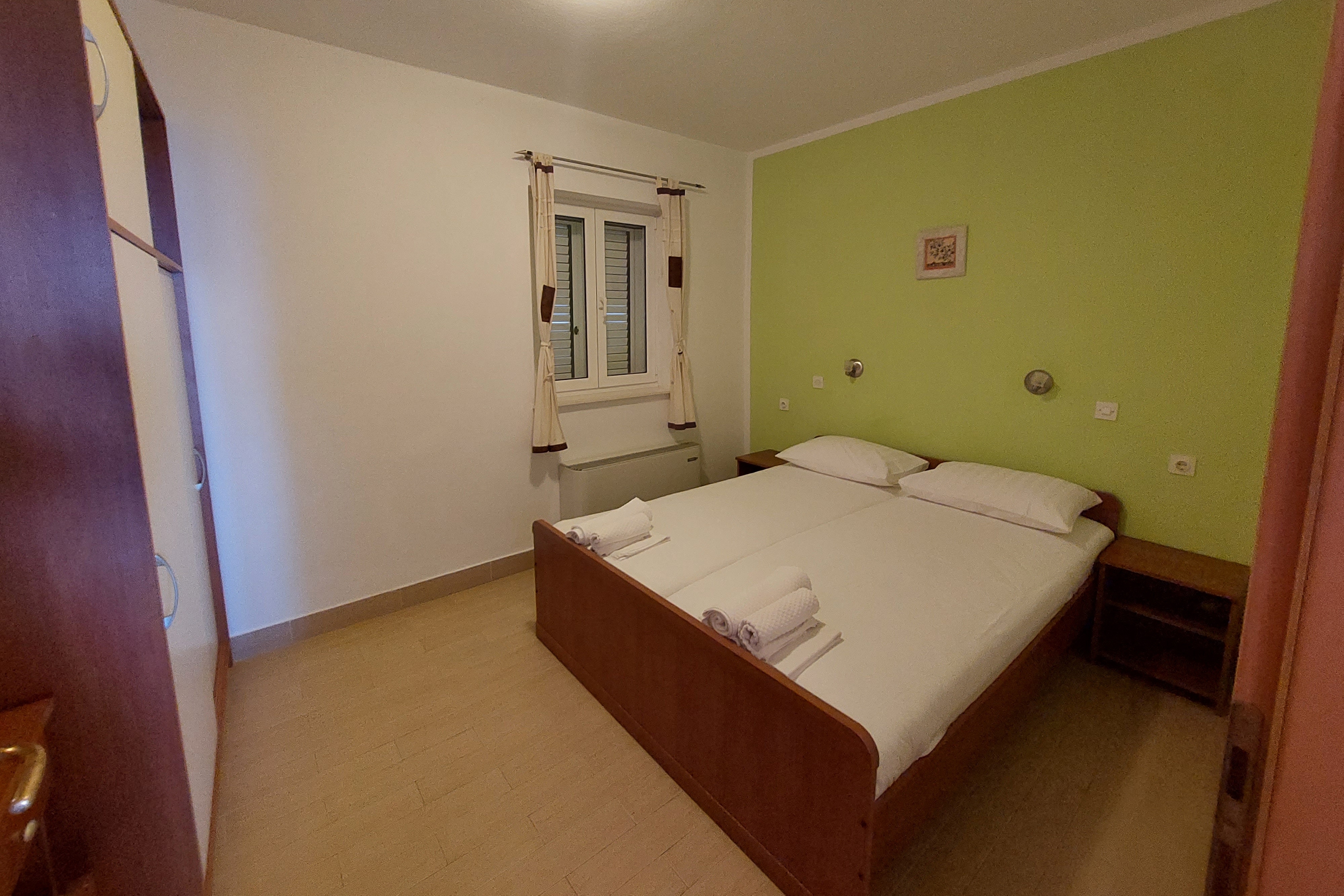 Dvosobni apartman uz plažu Lun, Pag  A-f