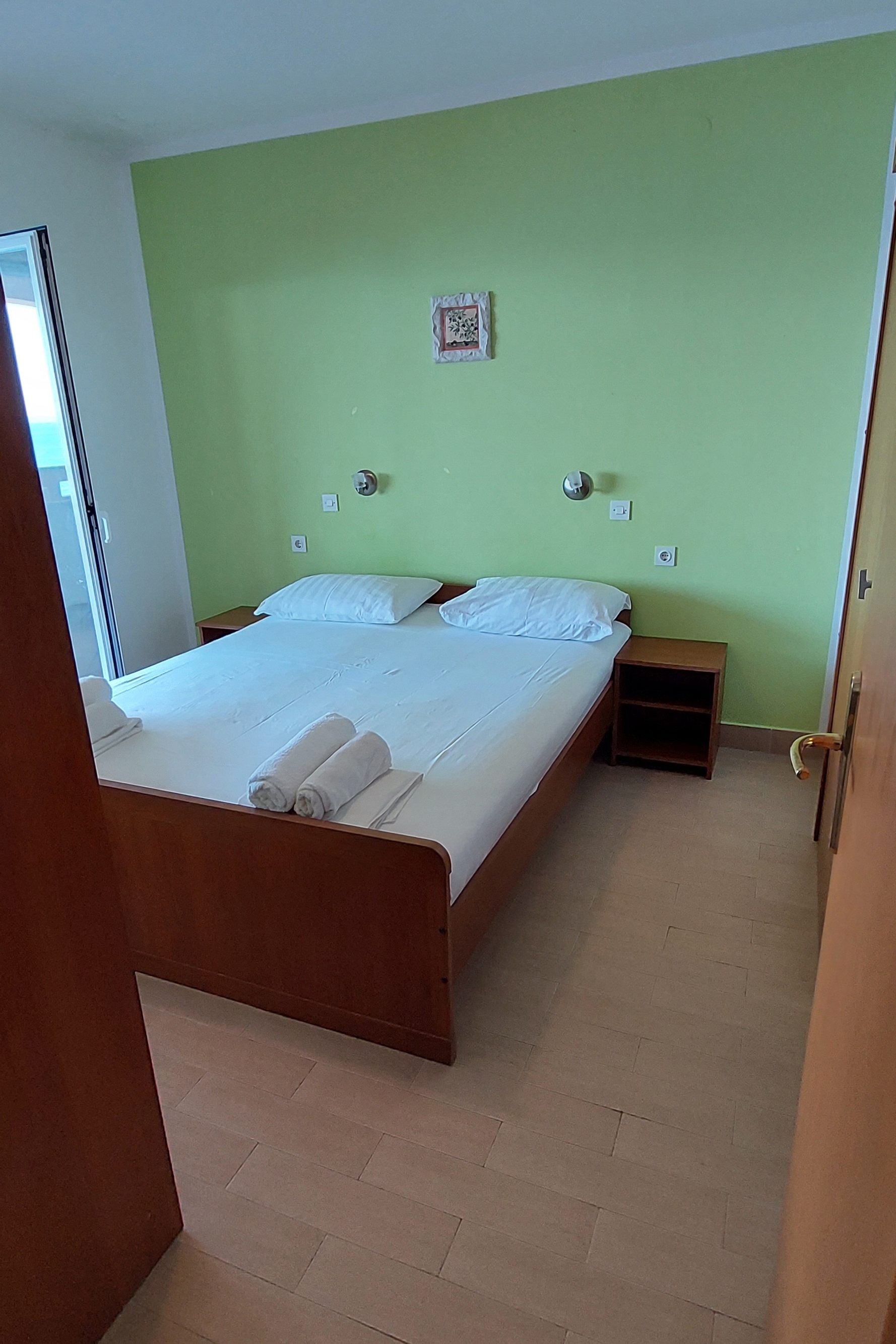 Dvosobni apartman uz plažu Lun, Pag  A-f