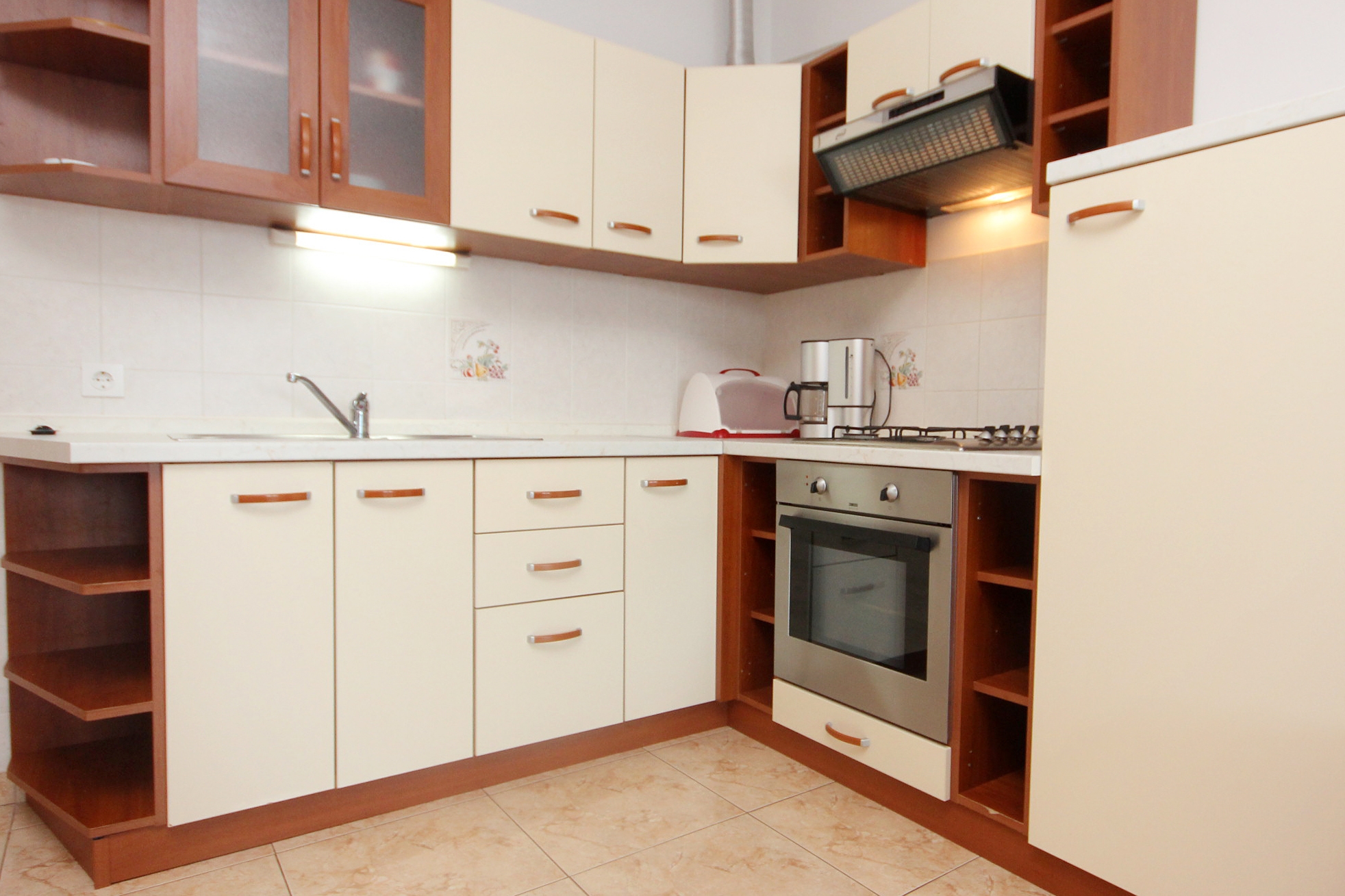 Dvosobni apartman uz plažu Lun, Pag  A-f