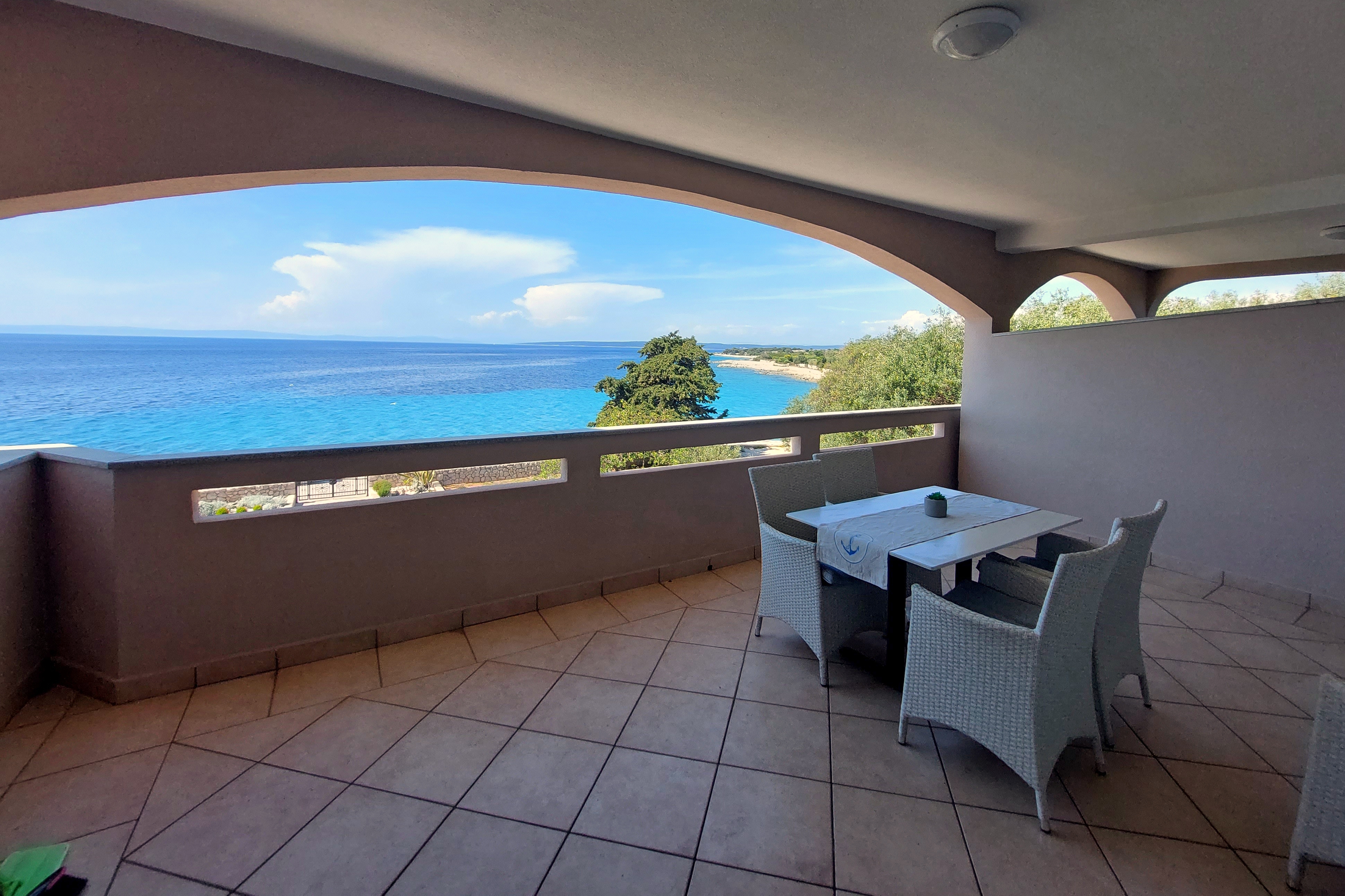 Dvosobni apartman uz plažu Lun, Pag  A-f