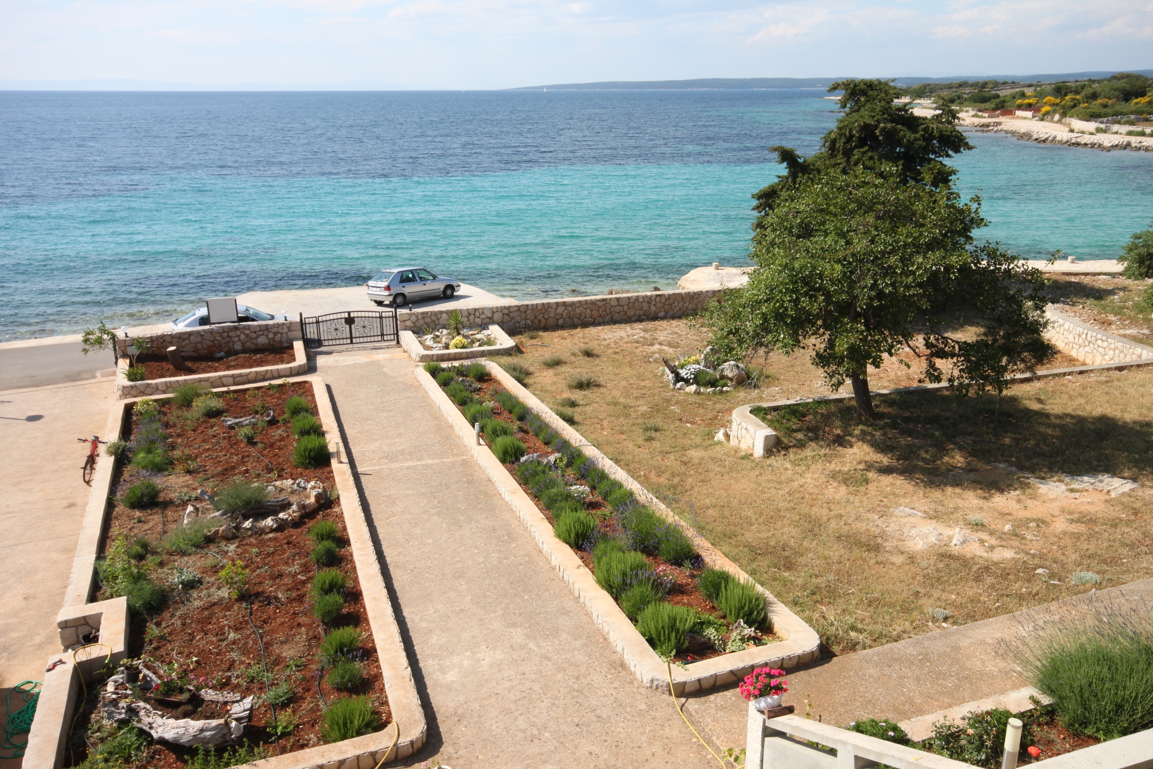 Dvosobni apartman uz plažu Lun, Pag  A-f