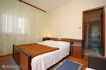 Bedroom Starigrad, Bedroom in the room, dostupna klima, dopusteni kucni ljubimci i WIFI.