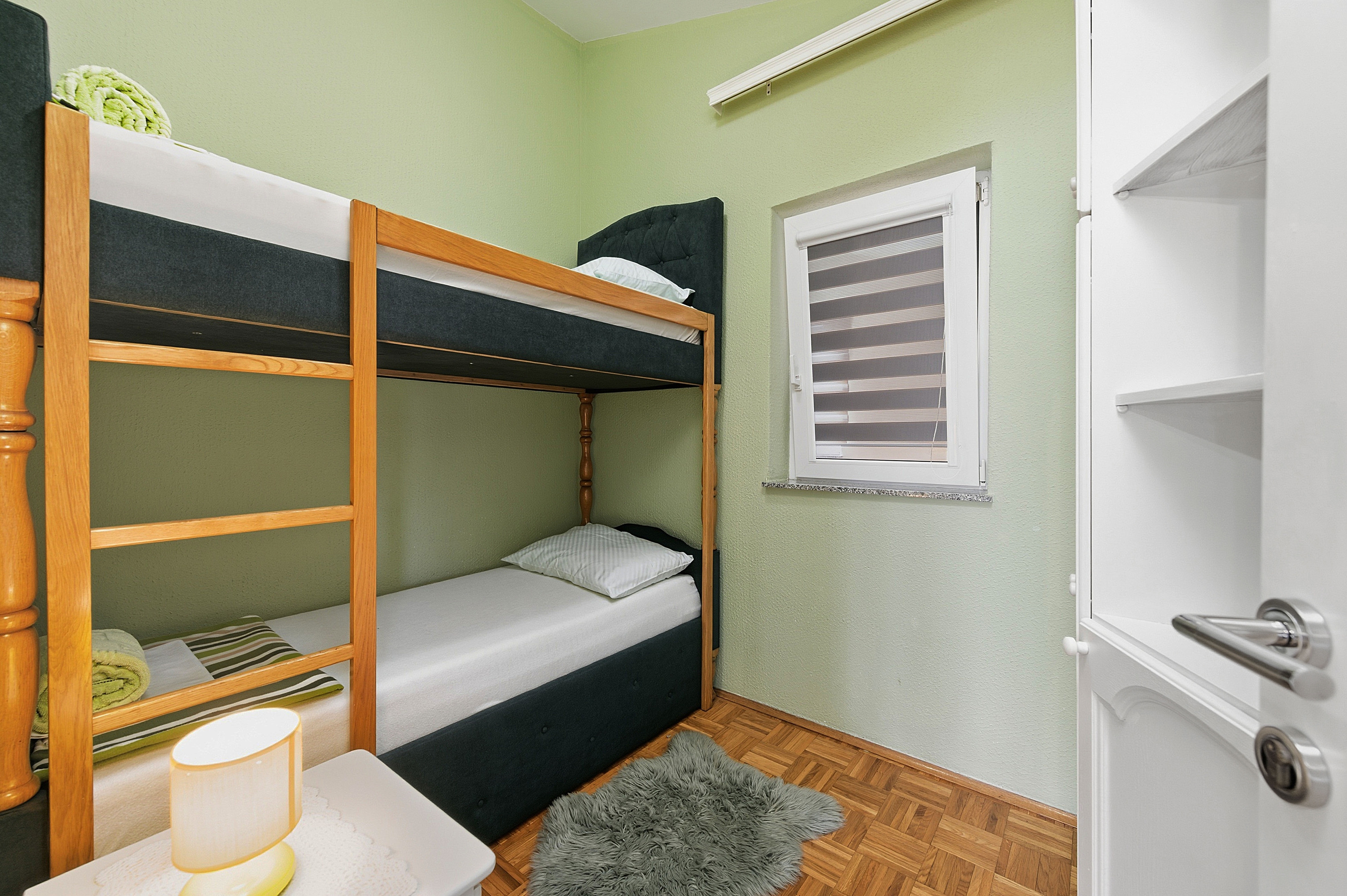 Four bedroom apartment near beach Kraj, Pašman  A-f