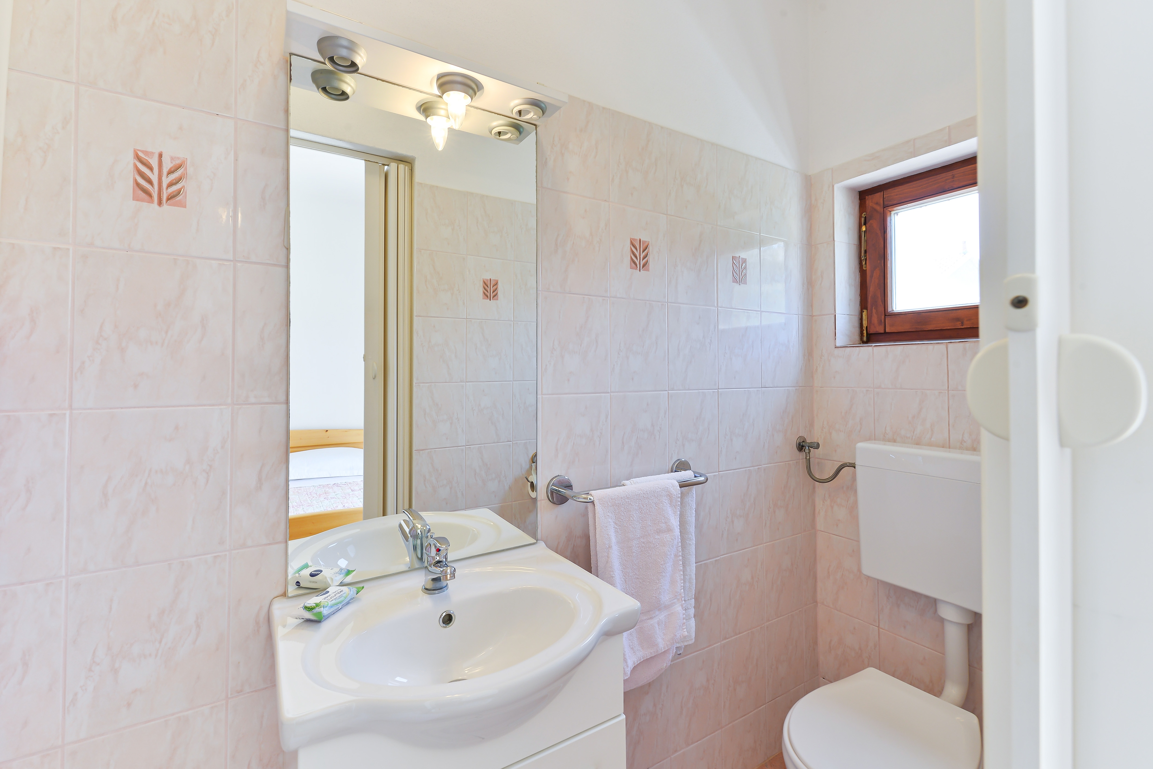 Two bedroom apartment near beach Tkon, Pašman  A-c