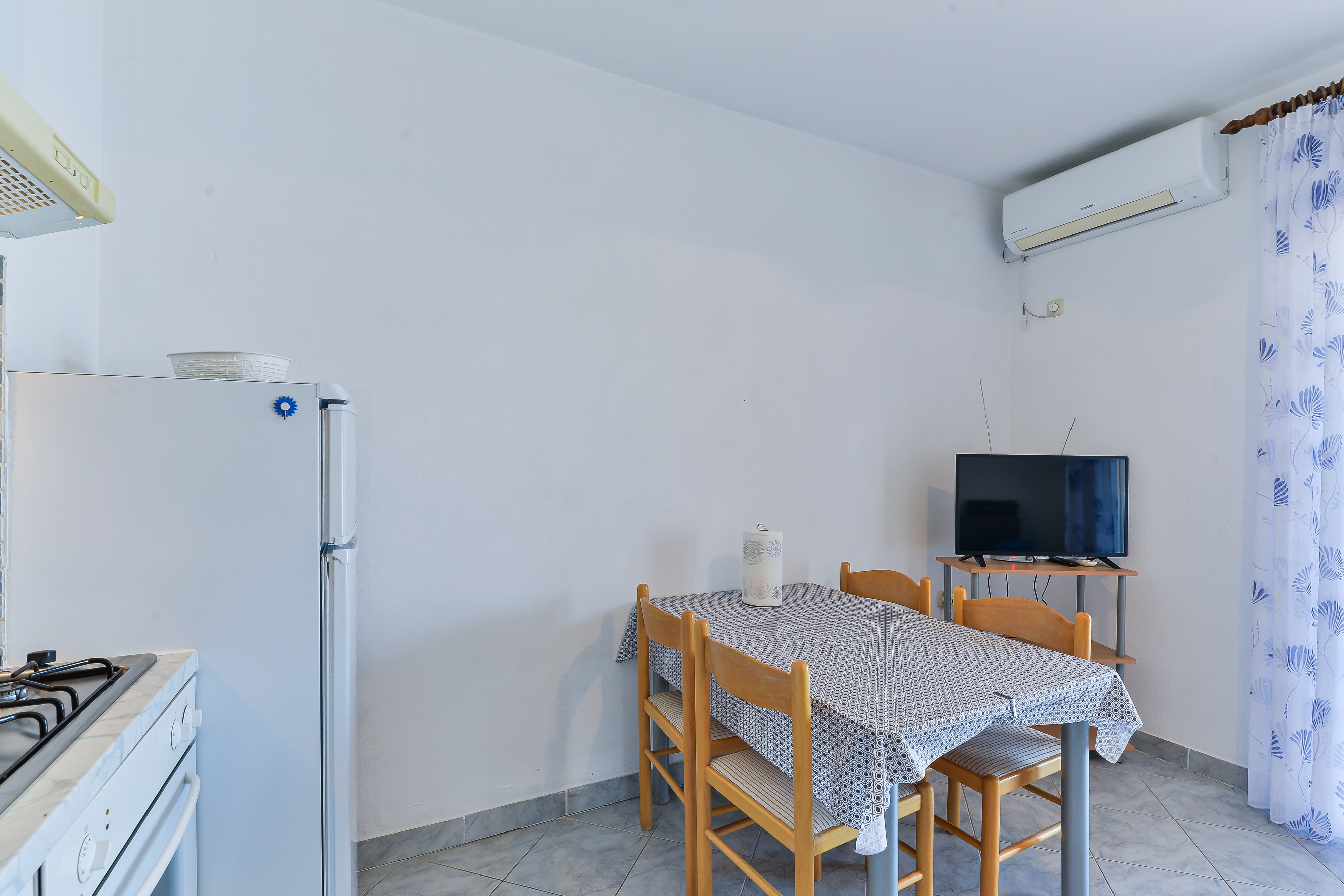 Two bedroom apartment near beach Tkon, Pašman (A-336-c)