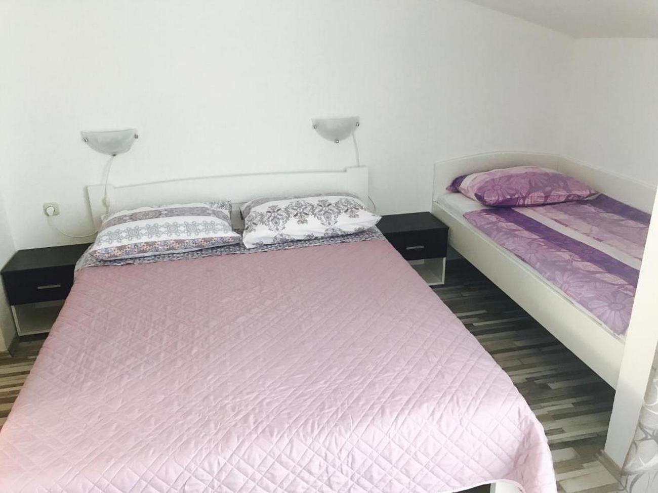 One bedroom apartment near beach Tkon, Pašman  A-d