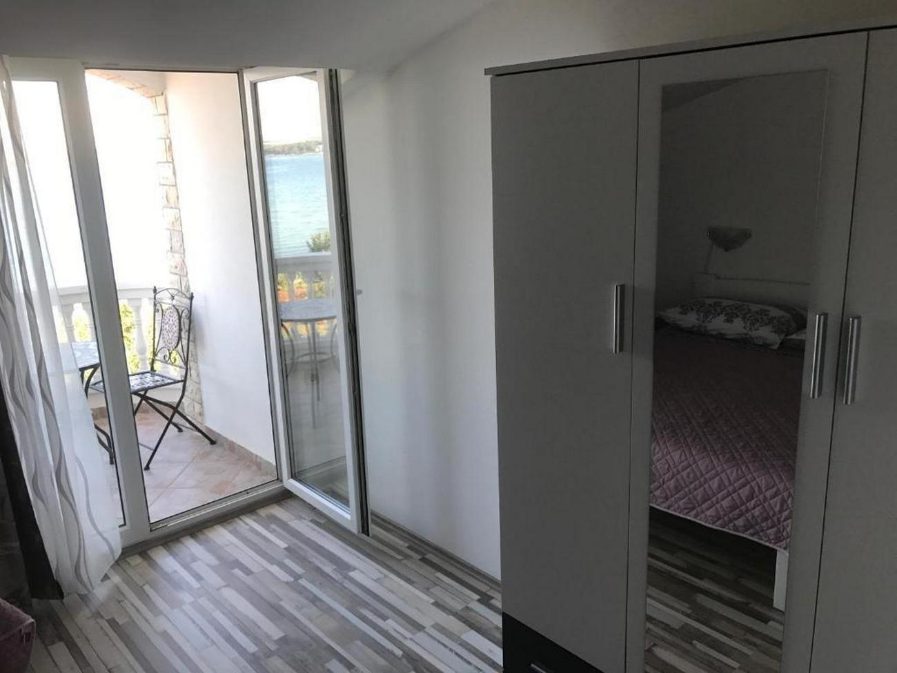 One bedroom apartment near beach Tkon, Pašman  A-d