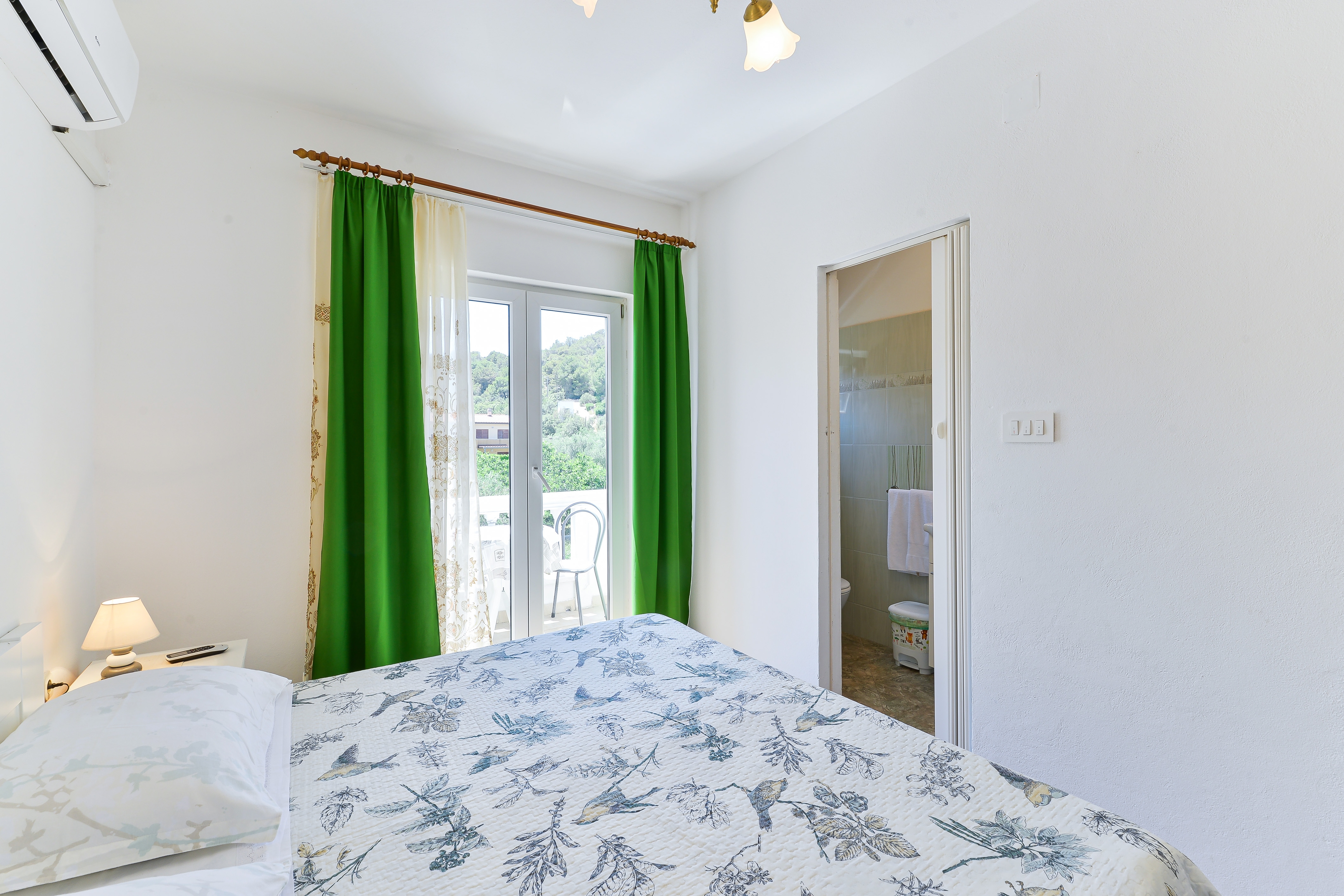 Room near beach Tkon, Pašman (S-336-a) Room near beach Tkon, Pašman (S-336-a)