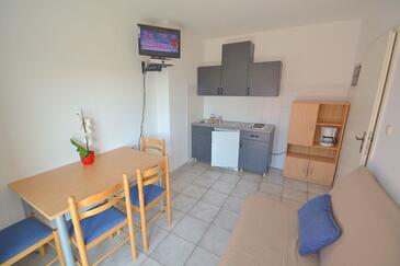 Jídelna Novigrad, Jídelna v ubytování typu apartment, dostupna klima, dopusteni kucni ljubimci i WIFI.