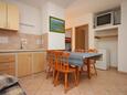 Dajla, Dining room in the apartment, air condition available, (pet friendly) and WiFi.