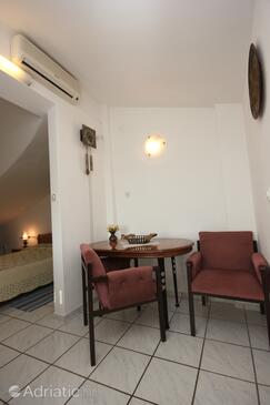 Dining room Rovinj, Dining room in the studio-apartment, dopusteni kucni ljubimci i WIFI.