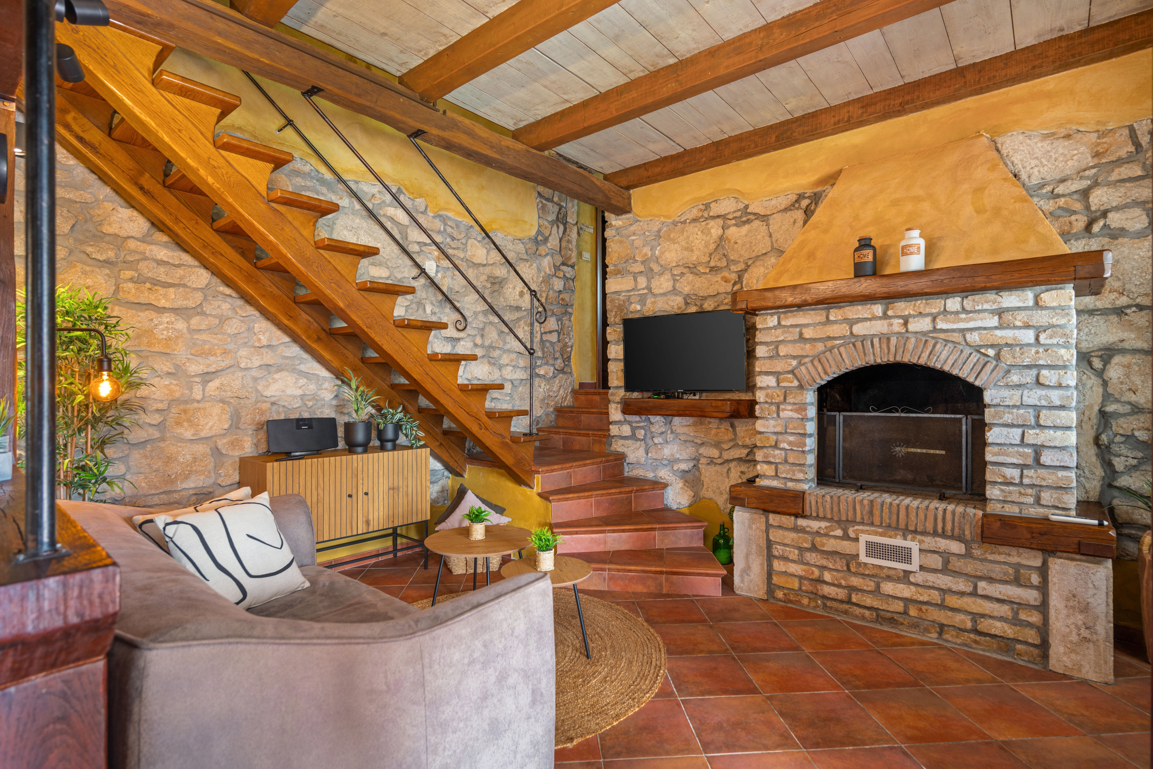 Two bedroom house with terrace Kožljak, Central Istria - Središnja Istra (K-3399) Two bedroom house with terrace Kožljak, Central Istria - Središnja Istra (K-3399)