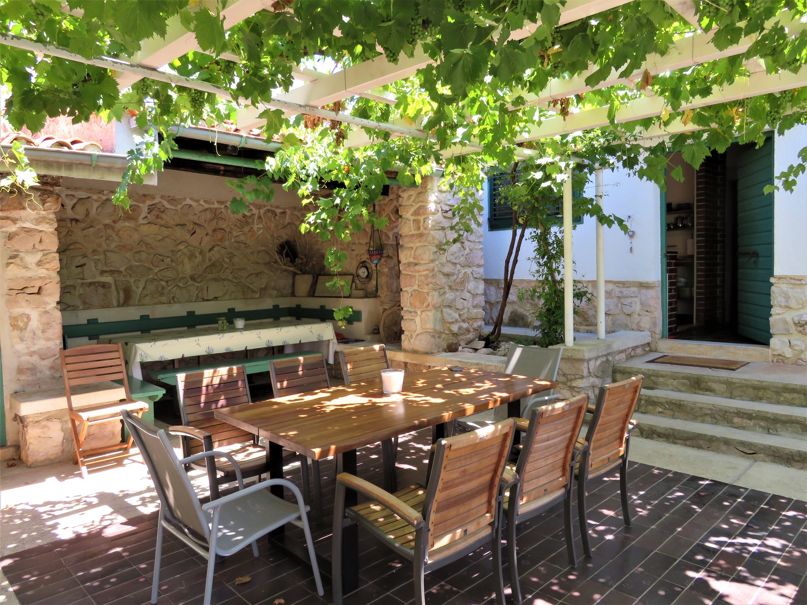 Comfortable and spacious house near beach Ždrelac, Pašman  K