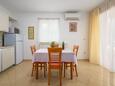 Bašanija, Dining room in the apartment, air condition available and WiFi.