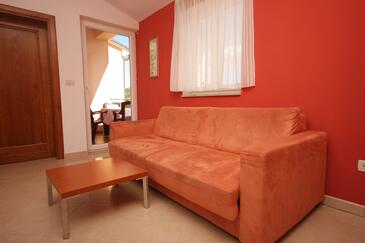 Bašanija, Dnevni boravak u smještaju tipa apartment, dostupna klima i WiFi.