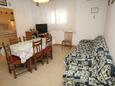 Tkon, Obývací pokoj v ubytování typu apartment, s klimatizací a WiFi.