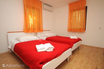 Bedroom Ubli, Bedroom in the room, dostupna klima i dopusteni kucni ljubimci.