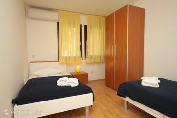 Bedroom Ubli, Bedroom in the room, dostupna klima i dopusteni kucni ljubimci.