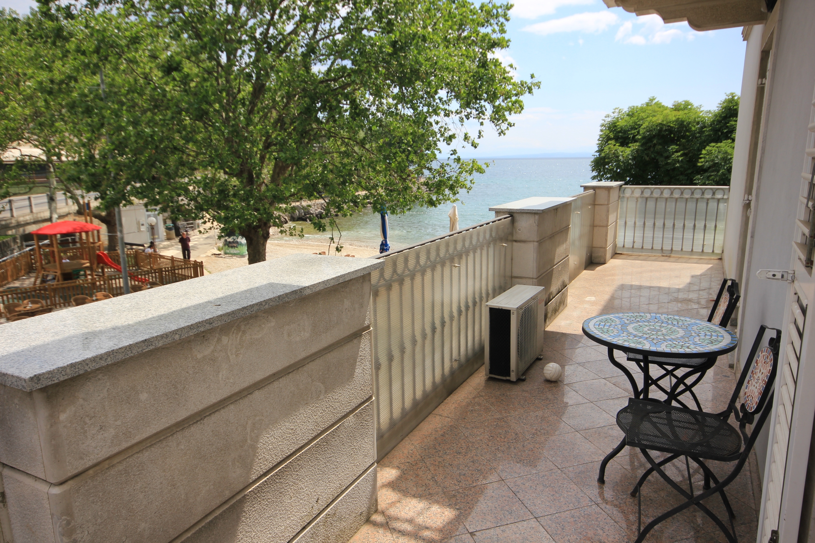 One bedroom apartment near beach Ika, Opatija  A-a