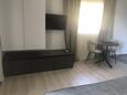 Salle à manger Mali Lošinj, Salle à manger dans l’hébergement en type studio-apartment, climatisation disponible et WiFi.