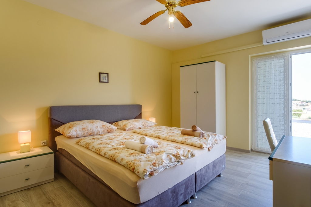 Room with balcony and sea view Mali Lošinj, Lošinj  S-g