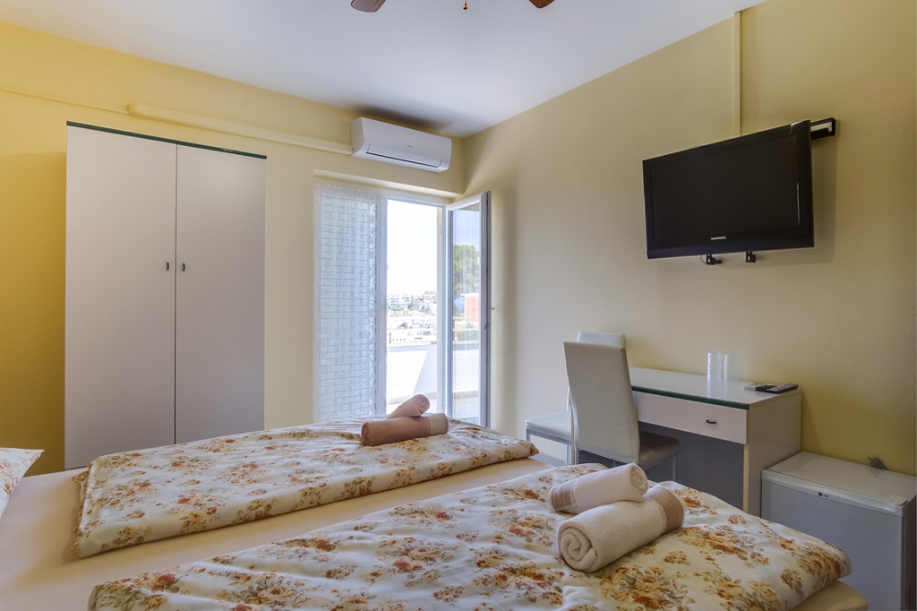 Room with balcony and sea view Mali Lošinj, Lošinj  S-g
