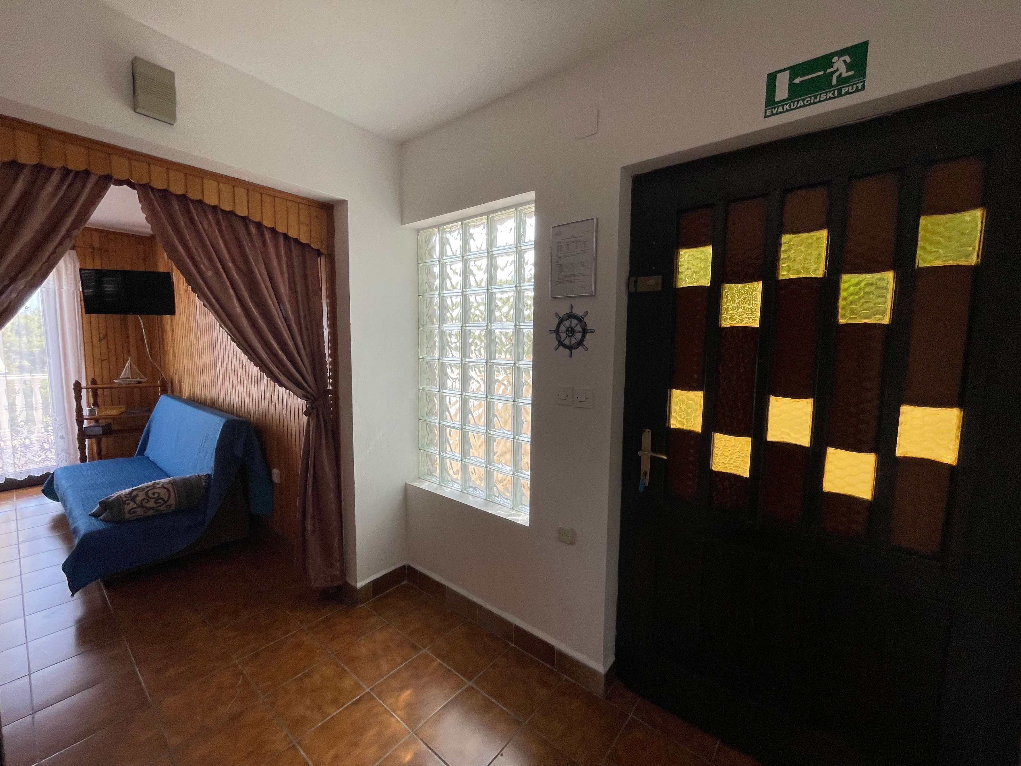 Two bedroom apartment near beach Kali, Ugljan  A-a