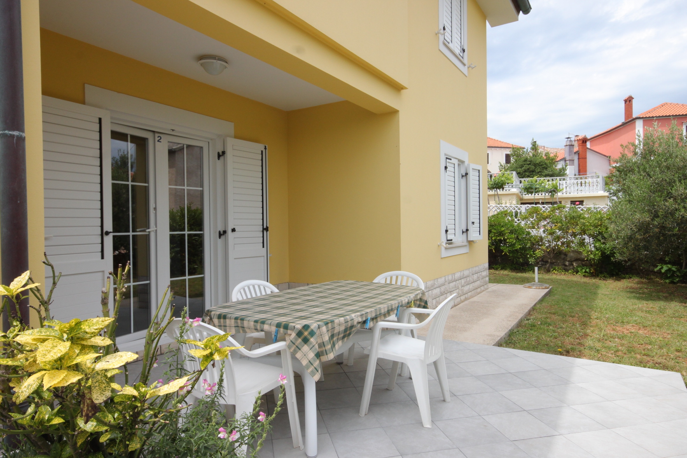 Two bedroom apartment with terrace Nerezine, Lošinj (A-3451-a) Two bedroom apartment with terrace Nerezine, Lošinj (A-3451-a)