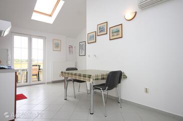 Dining room Nerezine, Dining room in the apartment, dostupna klima, dopusteni kucni ljubimci i WIFI.