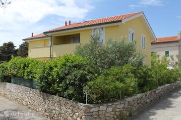 Nerezine, Lošinj, Objekt 3451 - Apartmaji v bližini morja s prodnato plažo.