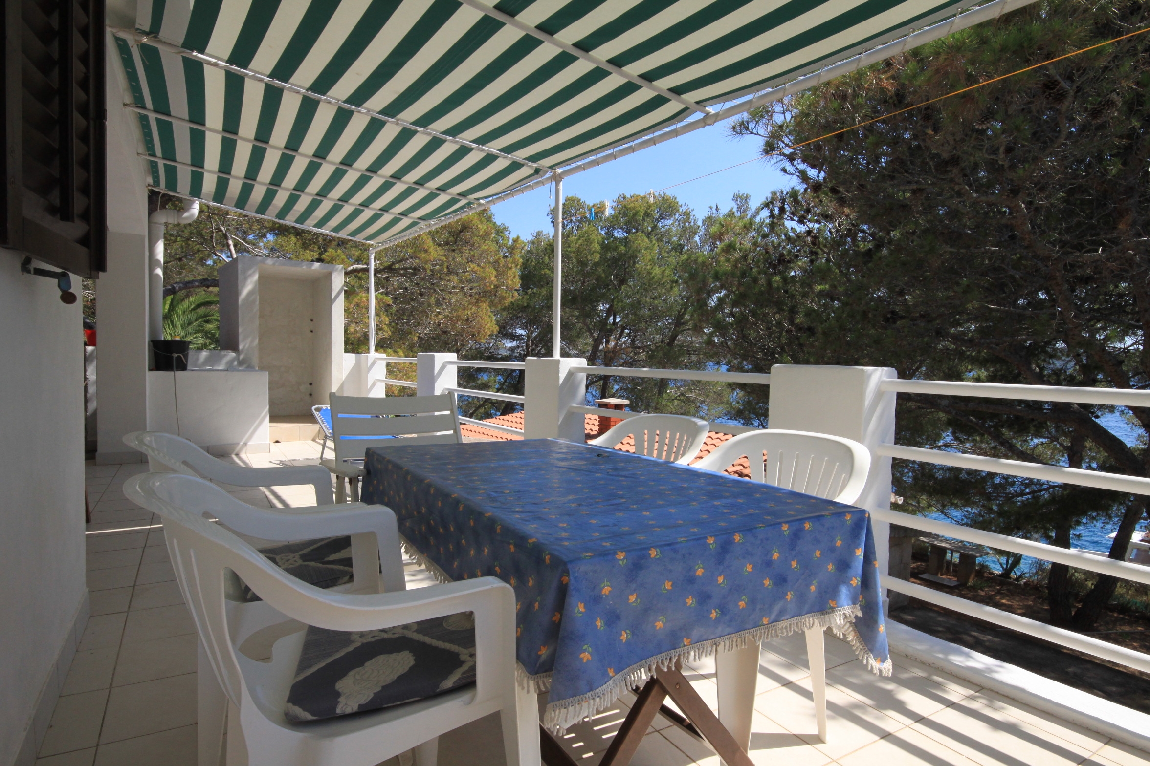 Three bedroom apartment near beach Lavdara, Dugi otok  A-a