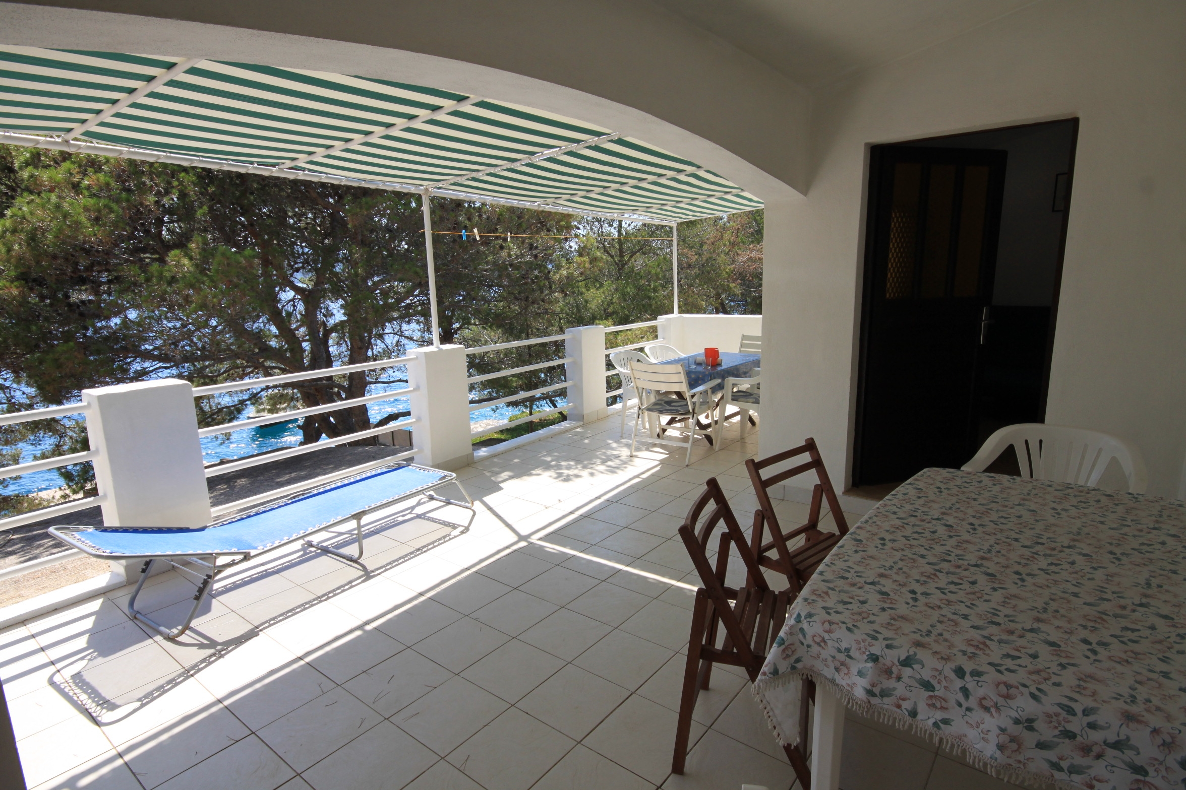 Three bedroom apartment near beach Lavdara, Dugi otok  A-a