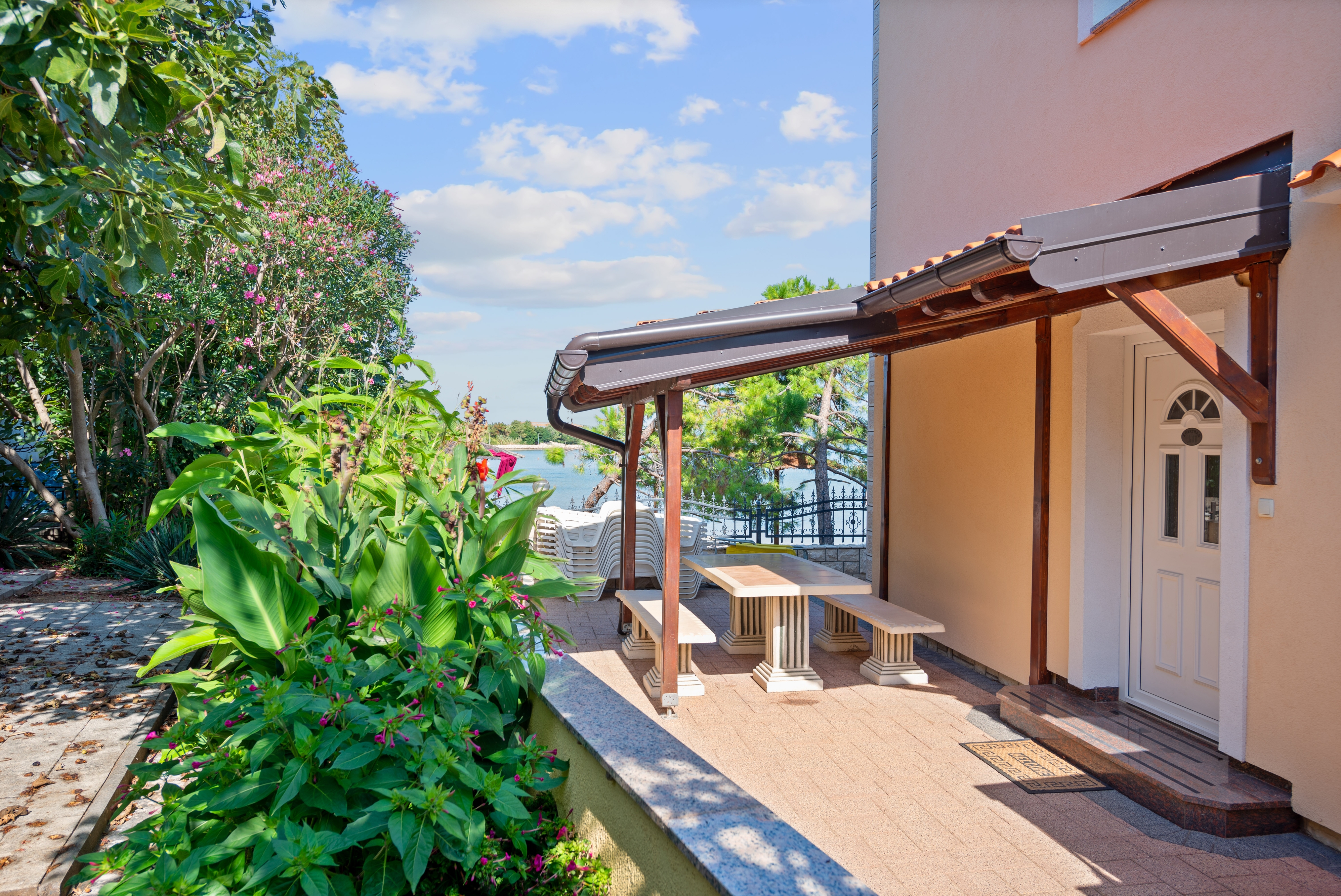 One bedroom apartment near beach Kraj, Pašman (A-3460-e) One bedroom apartment near beach Kraj, Pašman (A-3460-e)