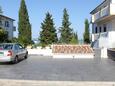 Parking lot Preko, Ugljan, Parking lot 3464 - Apartments near sea with sandy beach.
