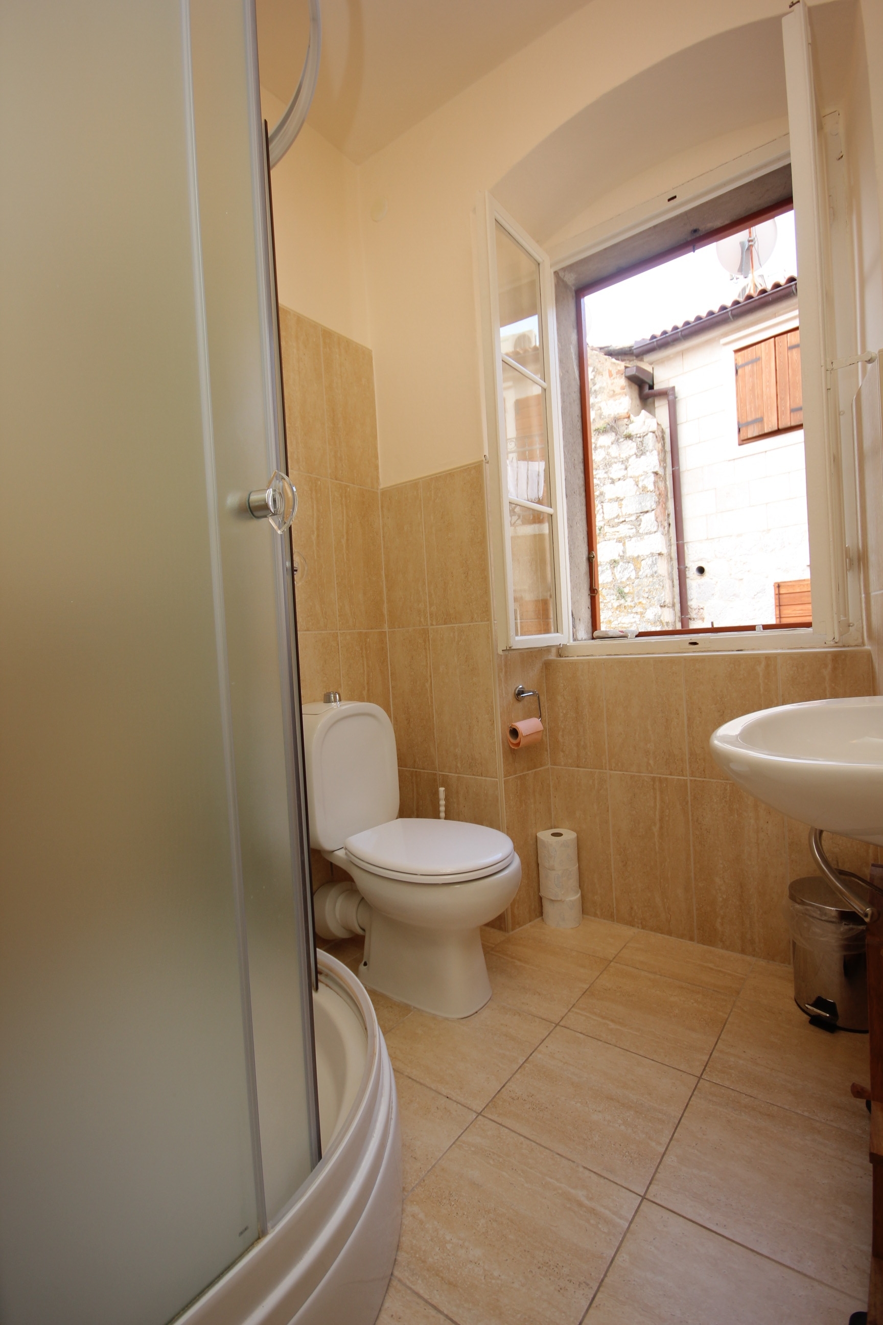 Four bedroom house near beach Komiža, Vis  K