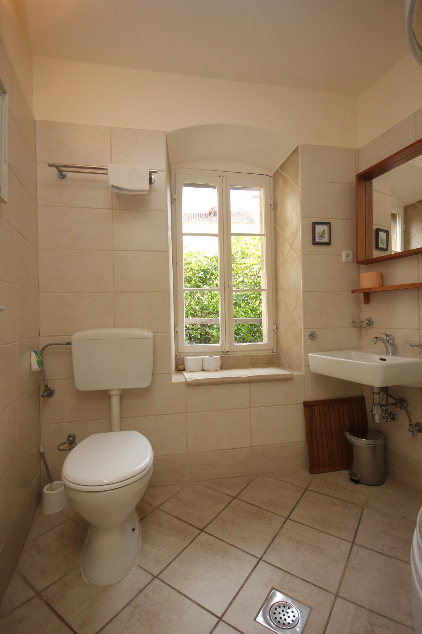 Four bedroom house near beach Komiža, Vis  K
