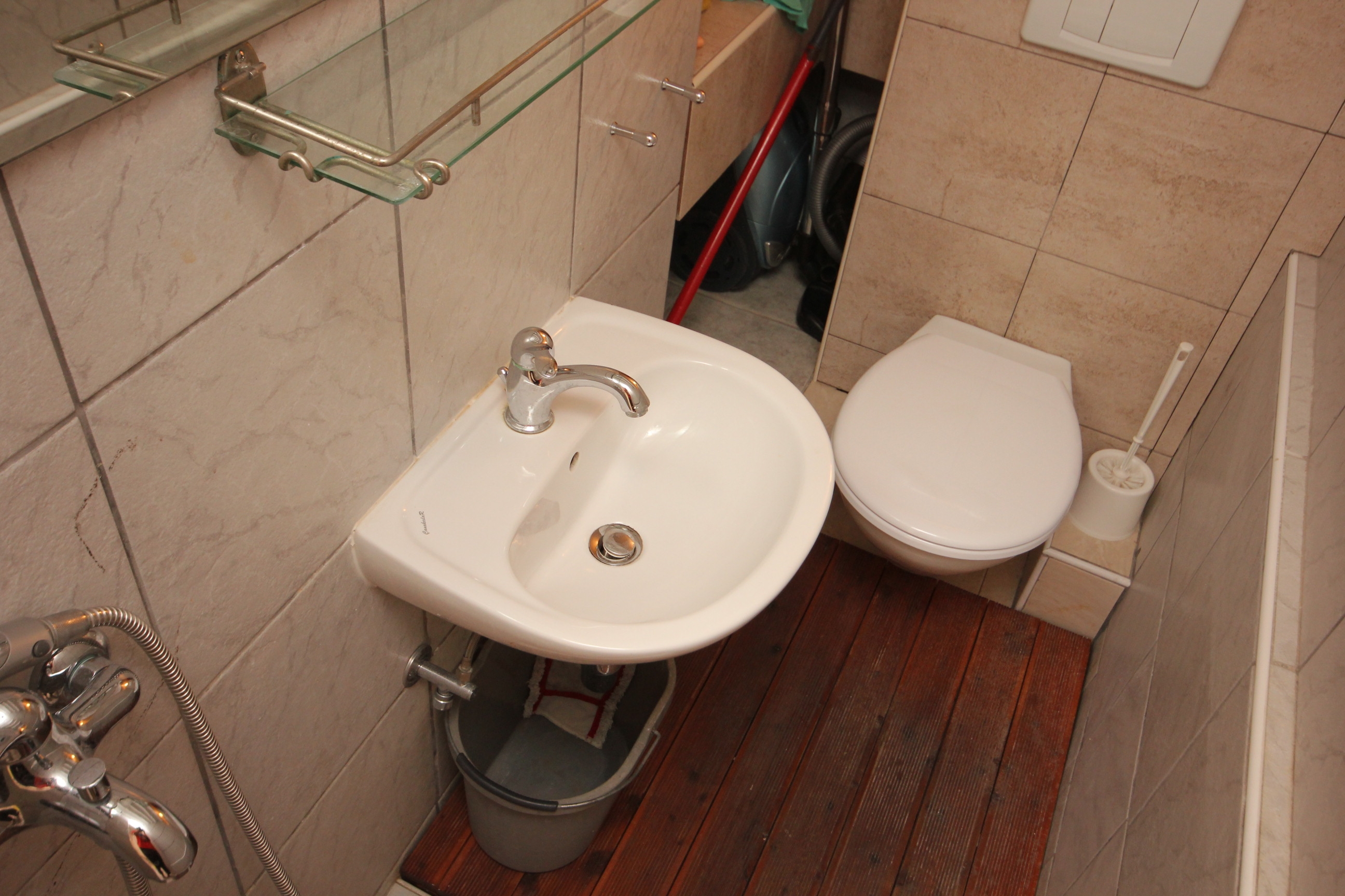 Four bedroom house near beach Komiža, Vis  K