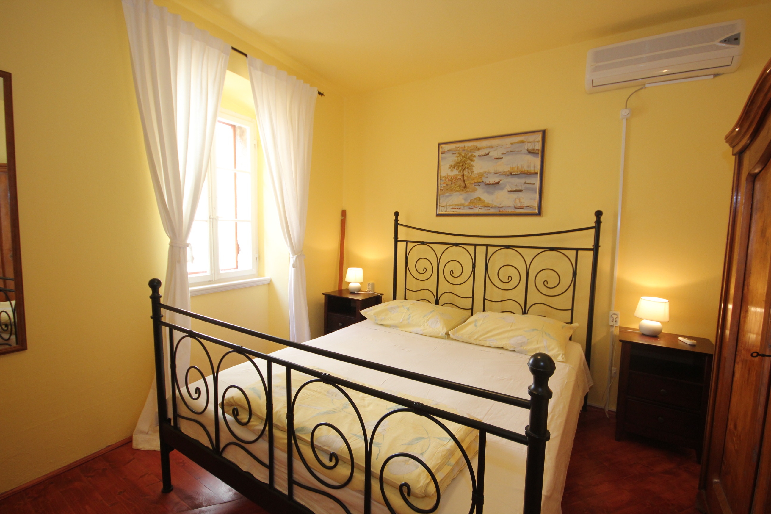 Four bedroom house near beach Komiža, Vis  K