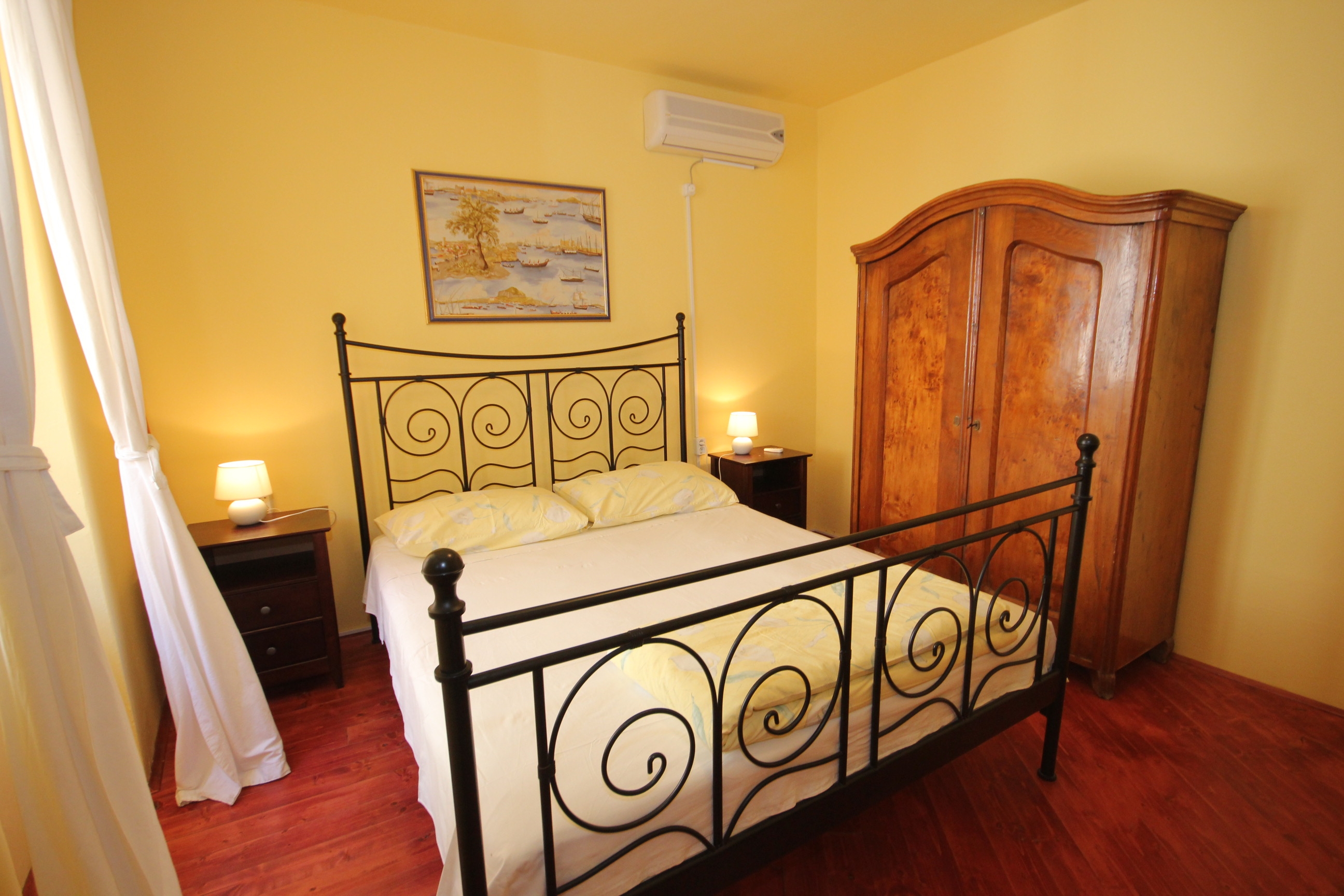 Four bedroom house near beach Komiža, Vis  K