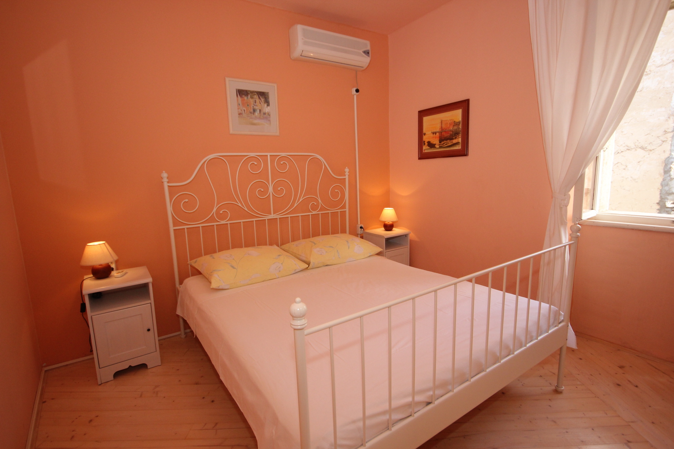 Four bedroom house near beach Komiža, Vis  K
