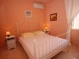 Komiža, Bedroom 3 in the house, air condition available, (pet friendly) and WiFi.