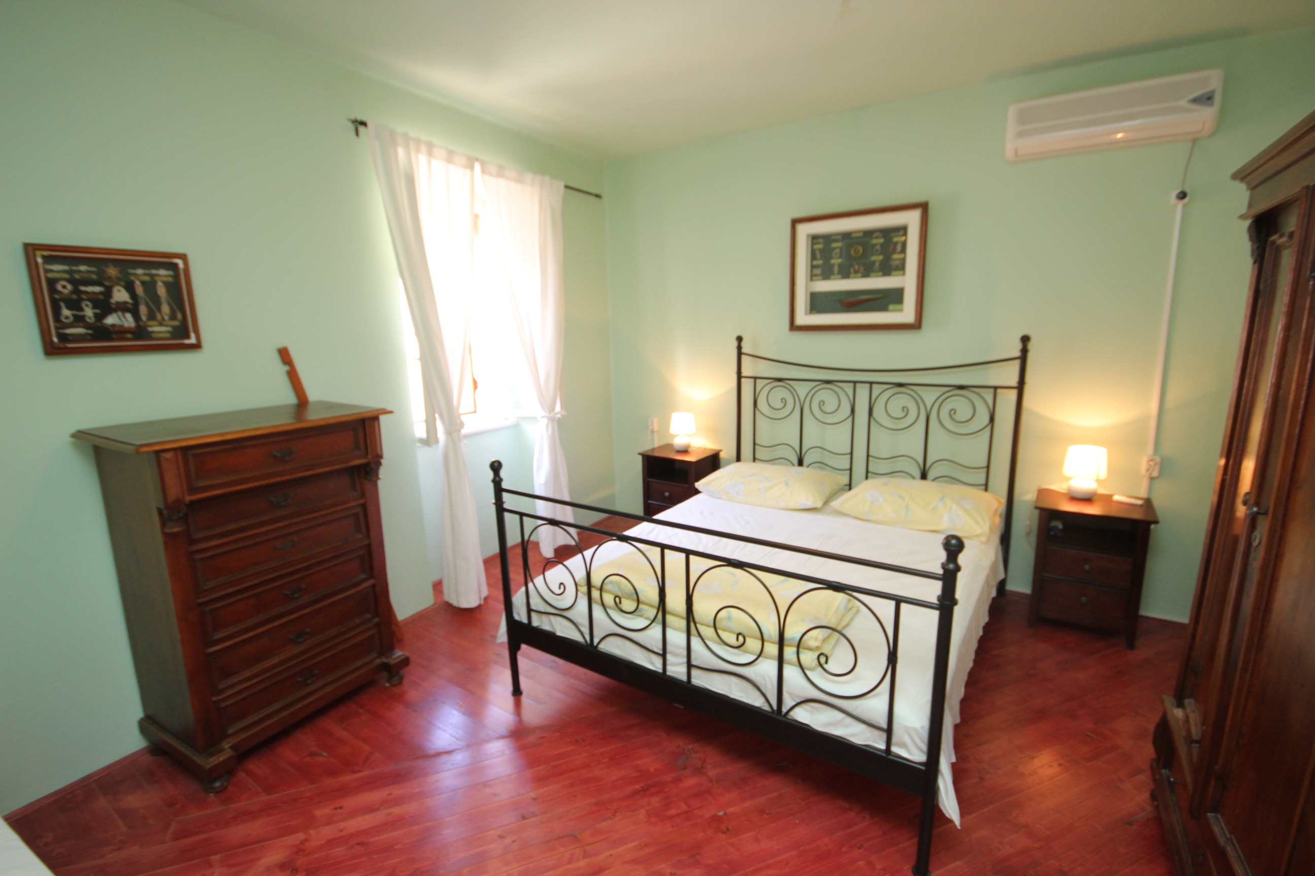 Four bedroom house near beach Komiža, Vis  K